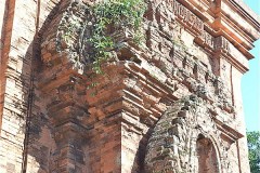 ビンラム塔（Tháp Bình Lâm）