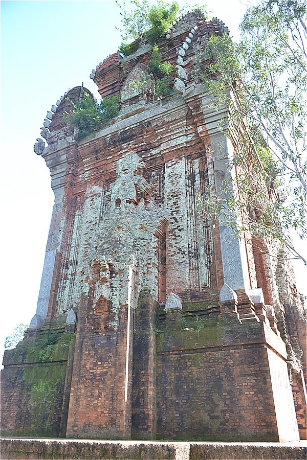 Canh Tien Tower (Tháp Cánh Tiên)