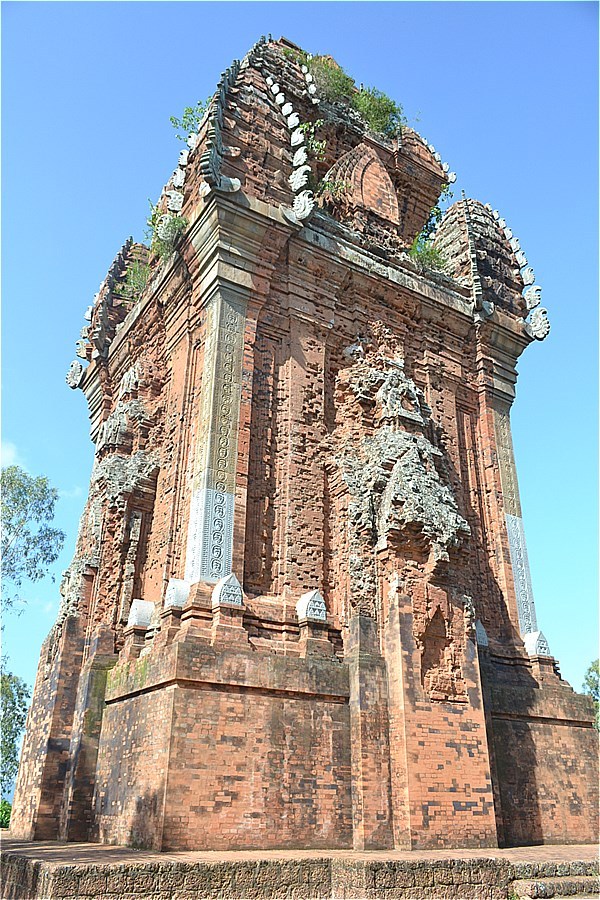 Canh Tien Tower (Tháp Cánh Tiên)