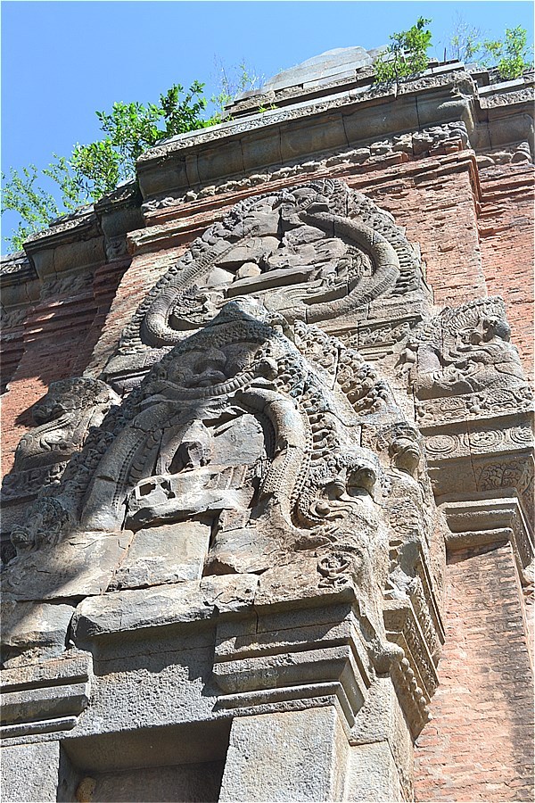 象牙塔 Duong Long Cham Temple の彫刻