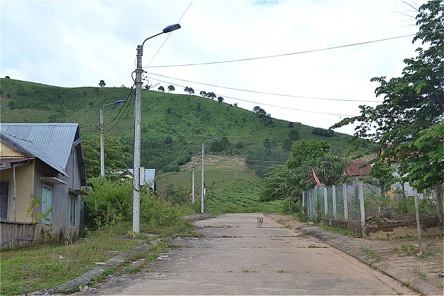 ラオスとの国境（Cột mốc 790 Việt Nam - Lào）近くの少数民族集落