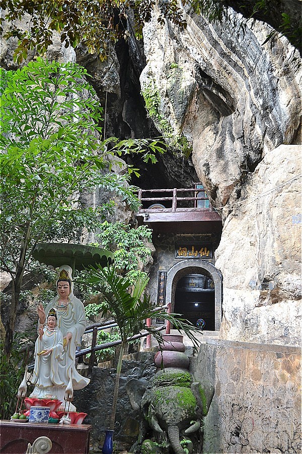 Tach Dong (Thạch Động) 洞窟
