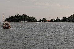 Hòn Đầm Giếng 島からホンチョン湾桟橋 (Bến Tàu Vịnh Hòn Chông) へ