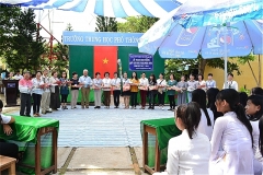 ヴォ・ティ・サゥ高校とグエン・ディン・チュー中学校生徒への合同奨学金授与式